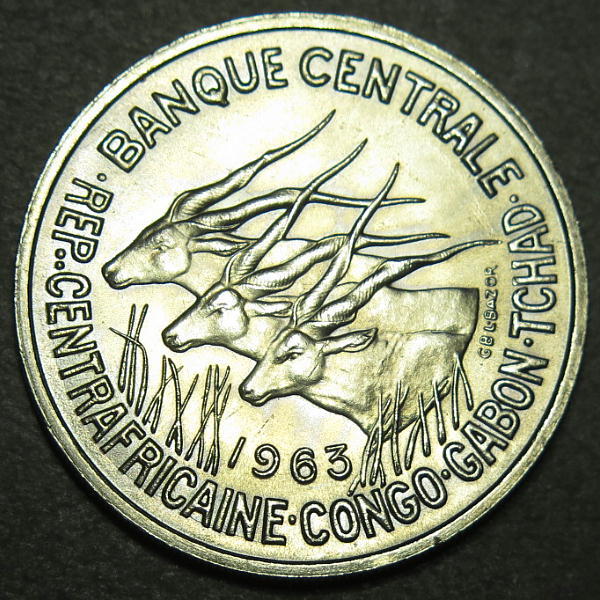 中央アフリカ共和国(コンゴ ガボン チャド) 1963年 50フラン硬貨 ジャイアントエランド k0055_画像2