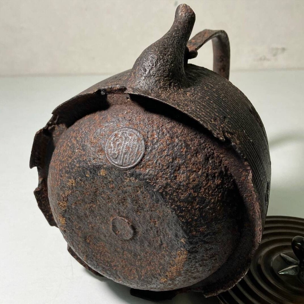 【大名品】◆『金寿堂 雨宮宗 銀座銅蓋 糸目地平雲龍尾垂形 鉄瓶 身在印』共箱付◆検）雨宮宗兵衛 亀文堂 安之介 龍文堂 日本梅泉 北村静香_画像7