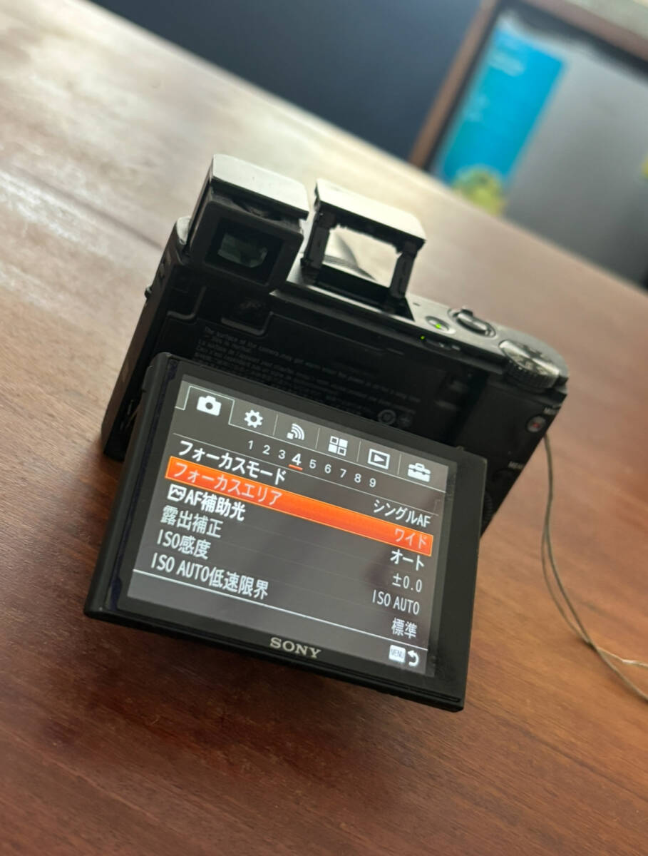 SONY RX100m4/DSC-RX100M4/高級(jí)コンデジZEISSレンズ4K動(dòng)畫対応/おまけ付きグリップ＆フィルム付RX100IVM4ソニーコンデジα7cα7sCyber-shot