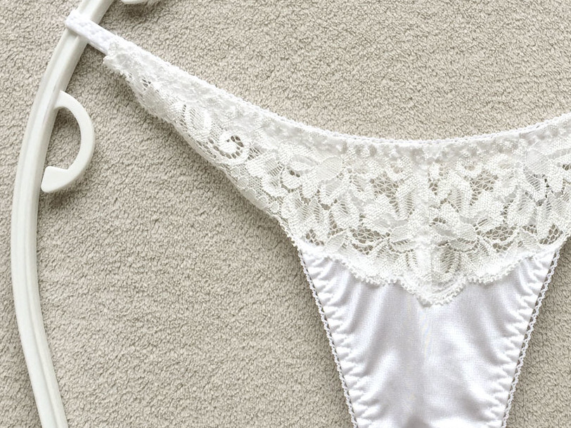 【ラ?ポーム/La-Pomme】ハイレグＶフロント★つやつや光沢フェリカ＆フラワーレース★ＧストリングTバック/白?新品/日本制
