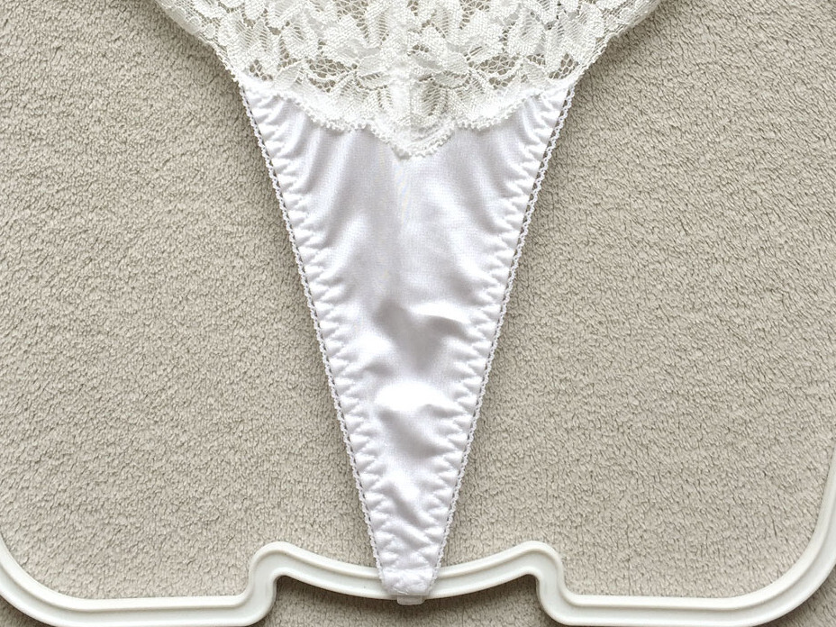 【ラ?ポーム/La-Pomme】ハイレグＶフロント★つやつや光沢フェリカ＆フラワーレース★ＧストリングTバック/白?新品/日本制