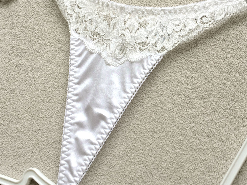 【ラ?ポーム/La-Pomme】ハイレグＶフロント★つやつや光沢フェリカ＆フラワーレース★ＧストリングTバック/白?新品/日本制