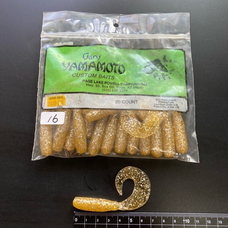 815388 ゲーリーヤマモト 5インチ スーパーグラブ １６本 GARY YAMAMOTO シングルテール #136クリアー／シルバーフレーク ややヤケオールド_画像1