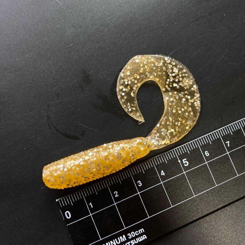 815388 ゲーリーヤマモト 5インチ スーパーグラブ １６本 GARY YAMAMOTO シングルテール #136クリアー／シルバーフレーク ややヤケオールド_画像2