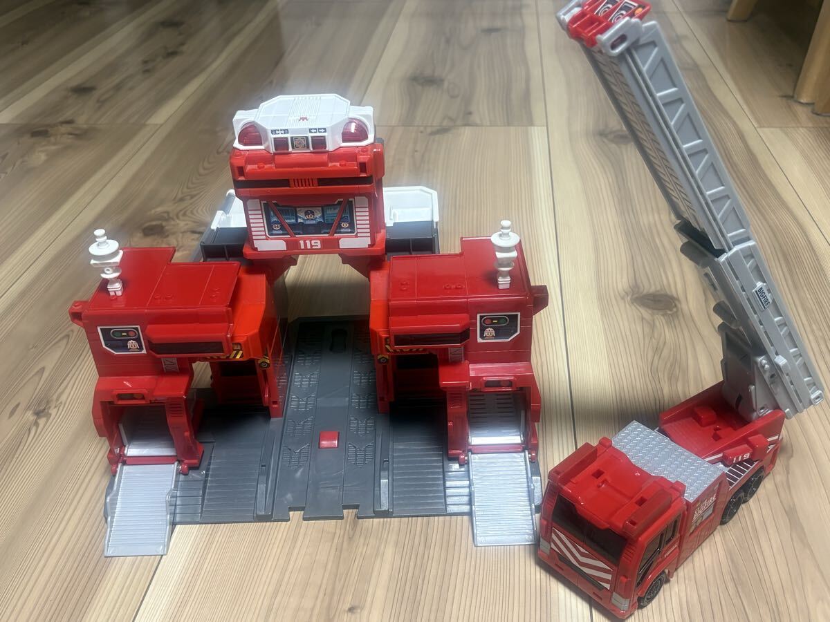 美品　トミカタウン ビッグファイヤー＆コマンドステーション　消防署　消防車　_画像4
