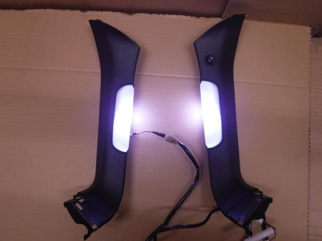 【岩手 盛岡発】中古 純正オプション レガシィ DBA-BR9 「ラゲッジランプ」 左右セット 点灯OK_画像2