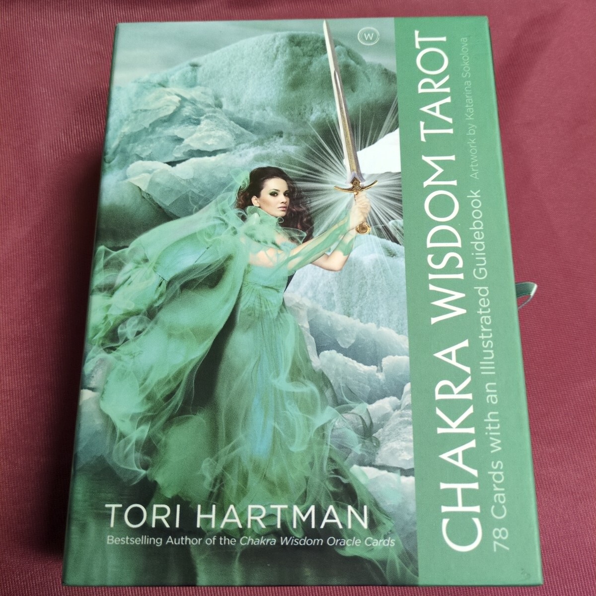 The Chakra Wisdom Tarot: 78 Cards with Illustrated Guidebook_画像1