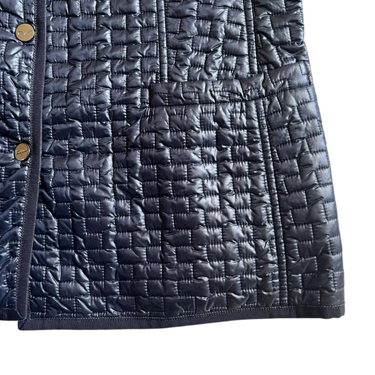 Salvatore Ferragamo フェラガモ ネイビー系 トップス キルトジャケット 軽量_画像5