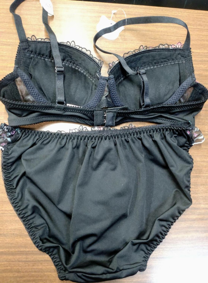 бюстгальтер шорты комплект B70 M черный