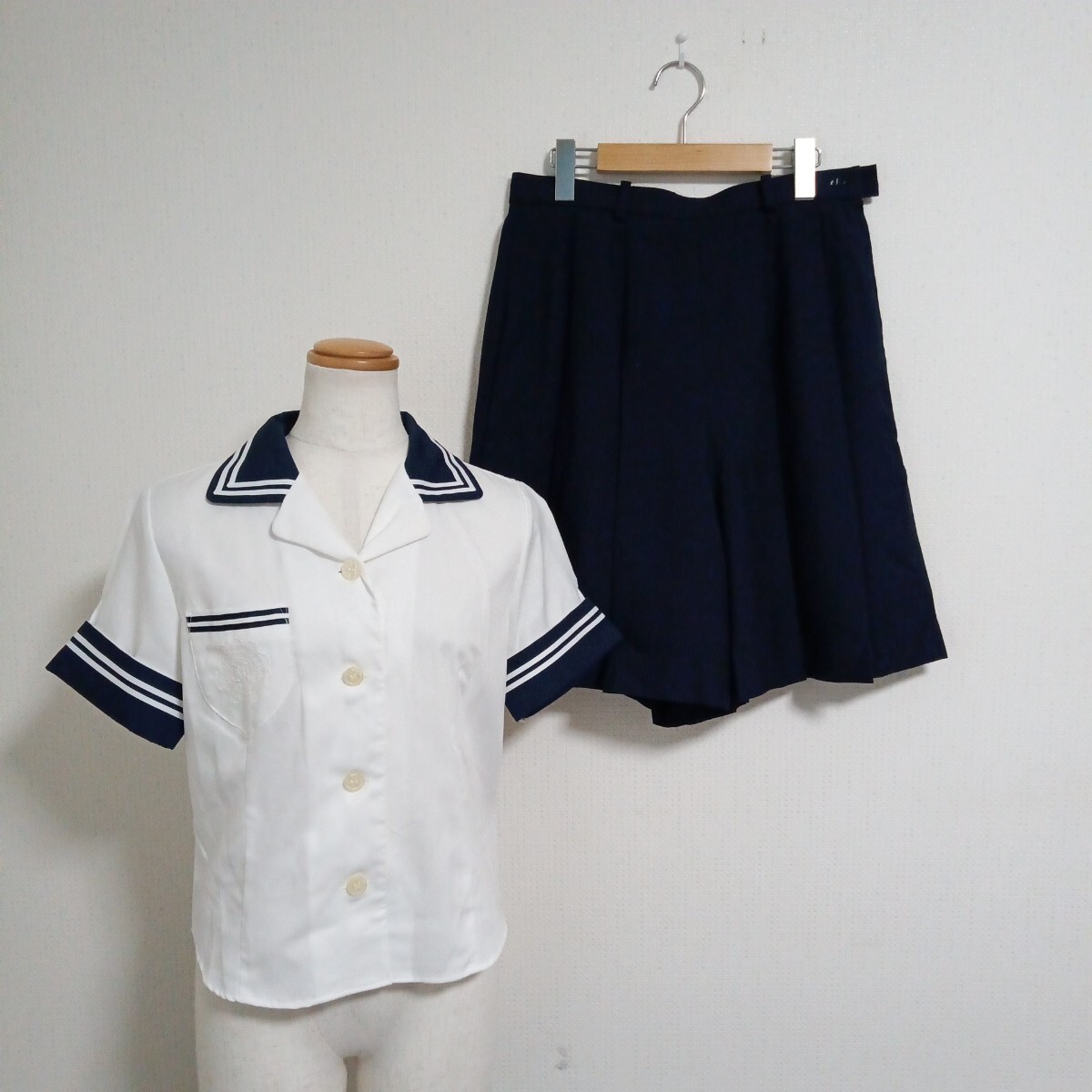 三重県 日生学園第一高校 制服 ブラウスとキュロットスカート W66丈51 SE1971