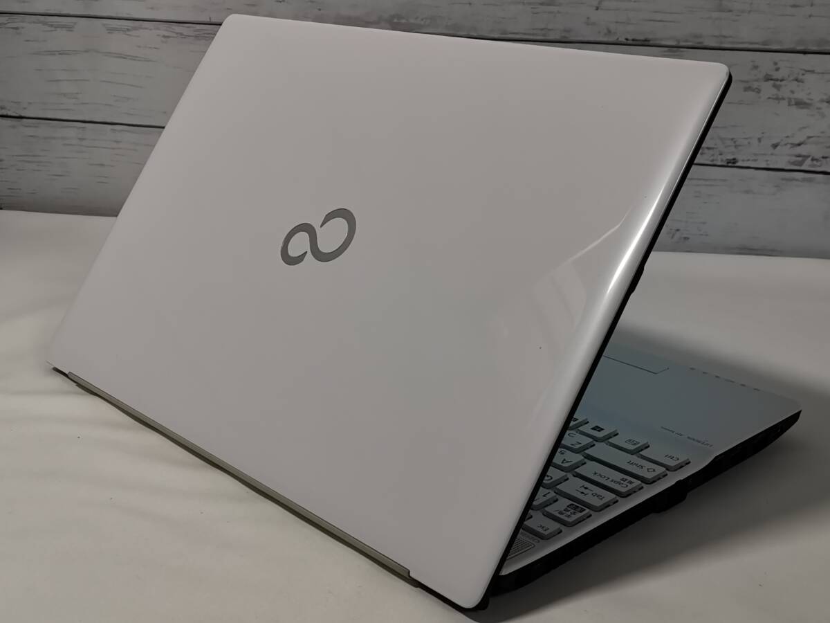 ◇USB回復ドライブ添付 富士通 FMV LIFEBOOK AH53/D3 FMVA53D3W [プレミアムホワイト]i7-8565U/メモリ32GB/M.2 SSD1TB/BD/win11/office2024_画像6