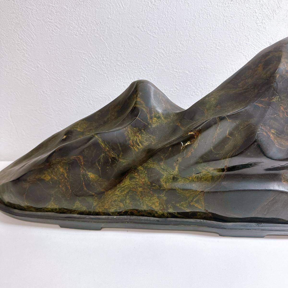 希少大型 水石 鑑賞石 天然石 山岳石 横幅60cm 重量10kg 床の間 飾石 山 _画像4