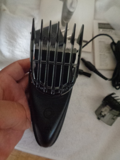 PHILIPS/セルフ ヘアカッター/フィリップス ヘアーカッター QC5570/充電?交流式/60分間使用可能/未使用品-長期保管-開封済?線の被膜破れ/