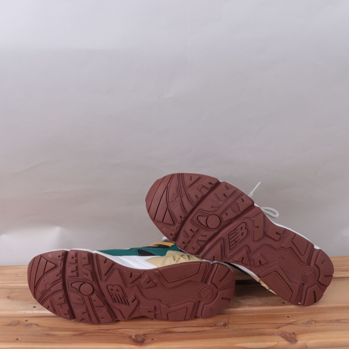 z2092【850】ニューバランス US7 25.0cm/ピンク 白 緑 newbalance メンズ ユニセックス スニーカー 中古_画像5