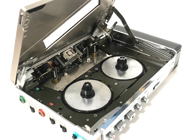 [美品][希少][美音][整備品] SONY ウォークマン WM-R202 電池ボックス付き シャンパンゴールド (カセットテープ 再生/録音)