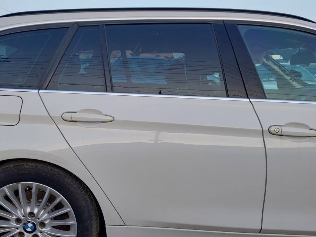 BMW 3シリーズ F31 純正 右 リア ドア 300 アルピンホワイト alpinweiss_画像1