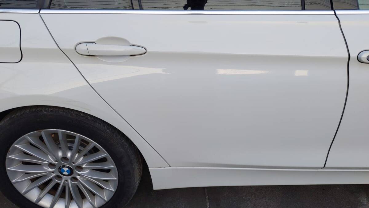 BMW 3シリーズ F31 純正 右 リア ドア 300 アルピンホワイト alpinweiss_画像2