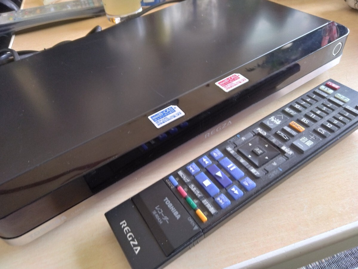 レグザタイムシフトD-M470動(dòng)作品です。付屬品は、リモコン、カード2枚です。タイムシフト録畫OKです6チャンネルタイムシフトレコーダー