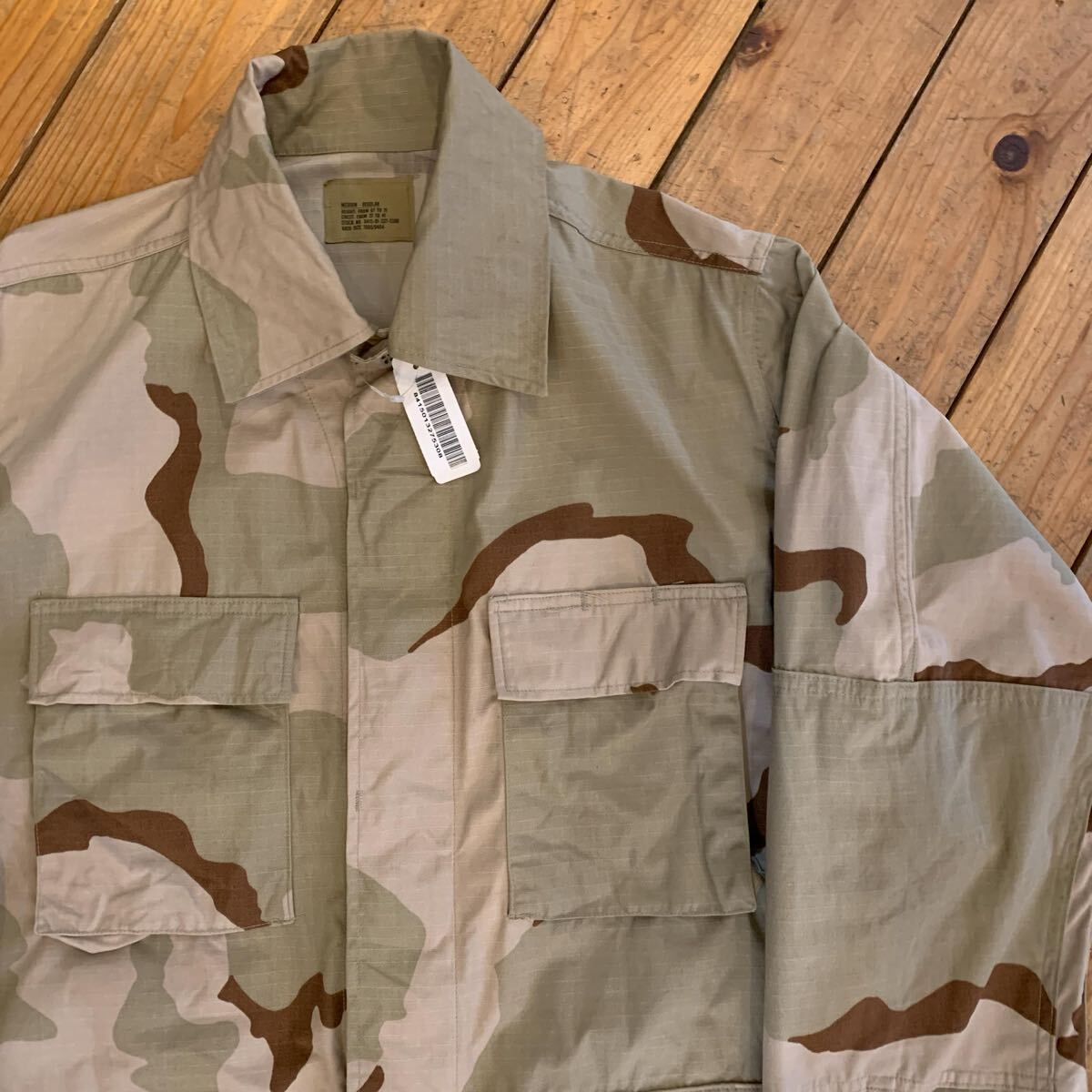 新品 ミリタリー デザートカモシャツジャケット メンズ Medium-Regularサイズ アーミー 米軍実物 サバイバル 迷彩 タグ付き未使用品 T3155_画像1