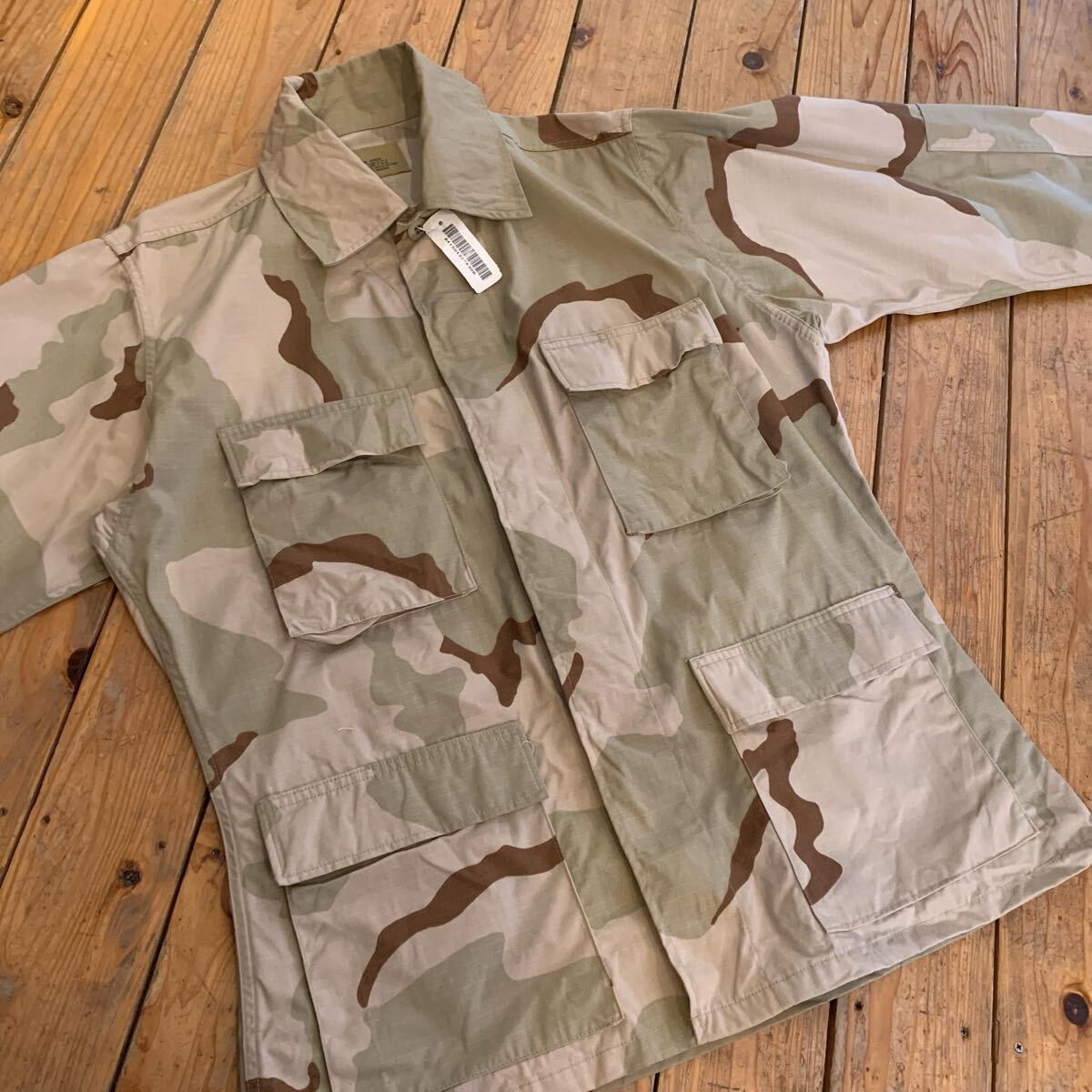 新品 ミリタリー デザートカモシャツジャケット メンズ Medium-Regularサイズ アーミー 米軍実物 サバイバル 迷彩 タグ付き未使用品 T3155_画像6