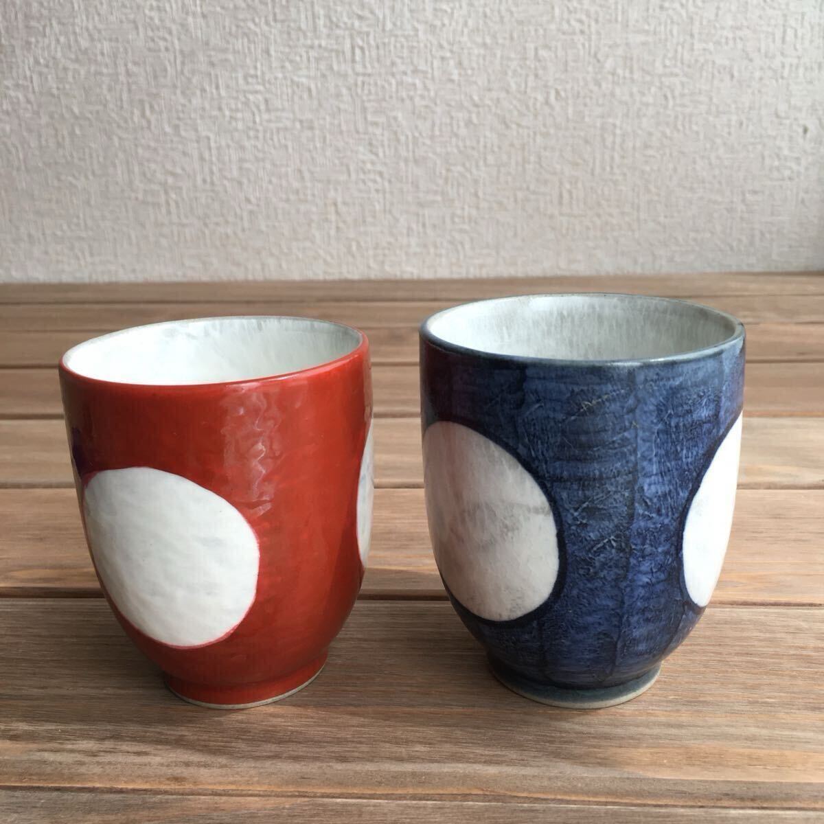 波佐見焼お湯呑み一真窯サークル 赤 青 まる絵 未使用品_画像2