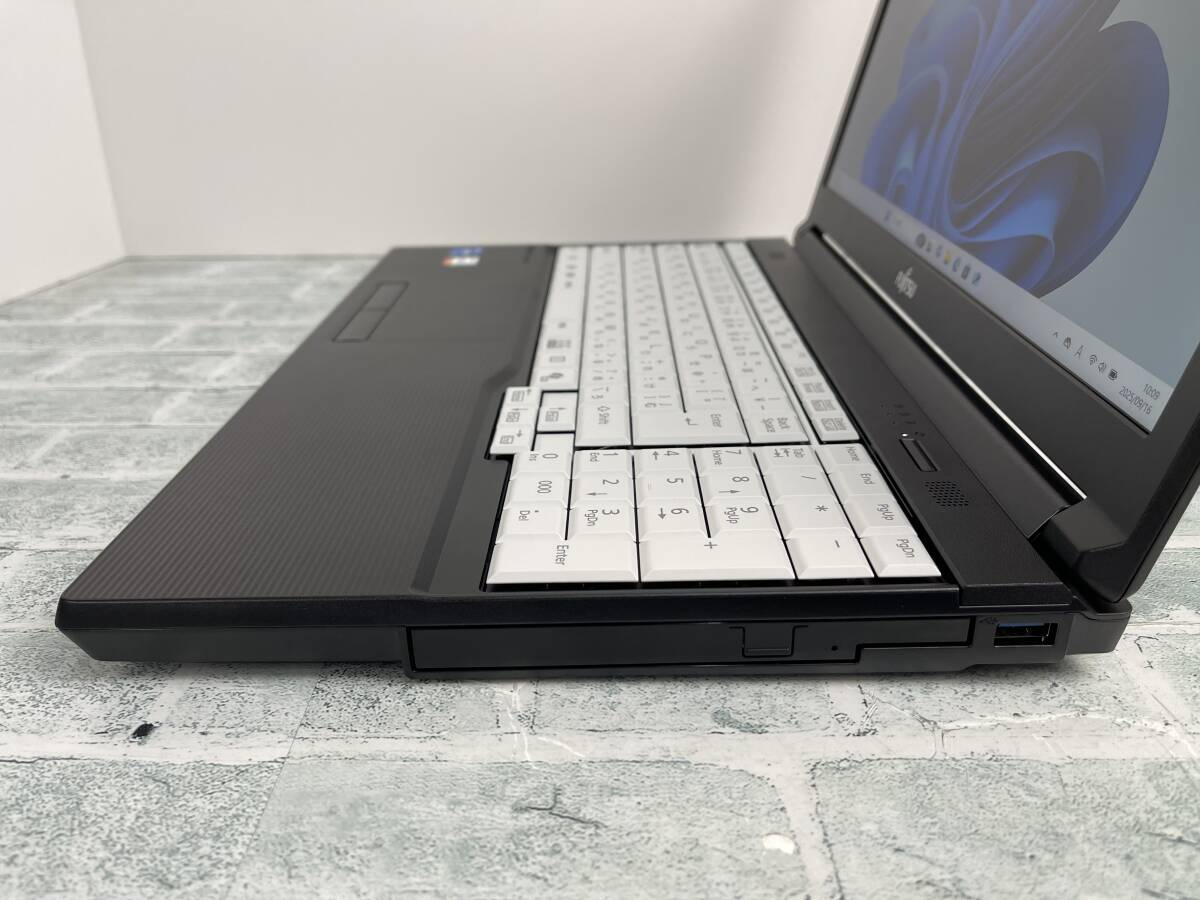 富士通 LIFEBOOK A5513/RX 2024年10月発表モデル Intel Core i5-1335U メモリ16GB+SSD256GB+DVD 顔認証 15.6型FHD Win11 送料無料 N7J1116_画像4