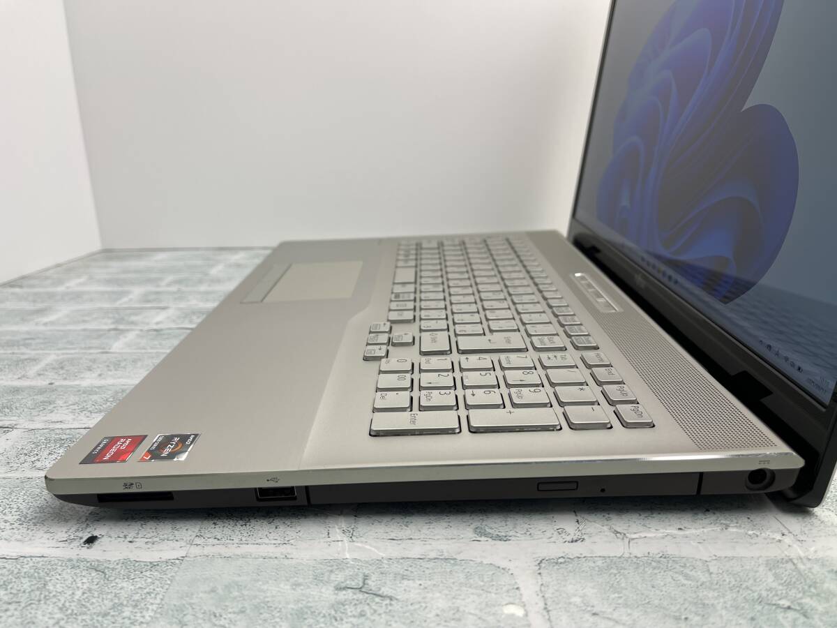 富士通 LIFEBOOK NH77/F3 AMD Ryzen 7 5700U メモリ16GB+SSD512GB+DVD 17.3型FHD Win11 送料無料 N7J1133_画像4