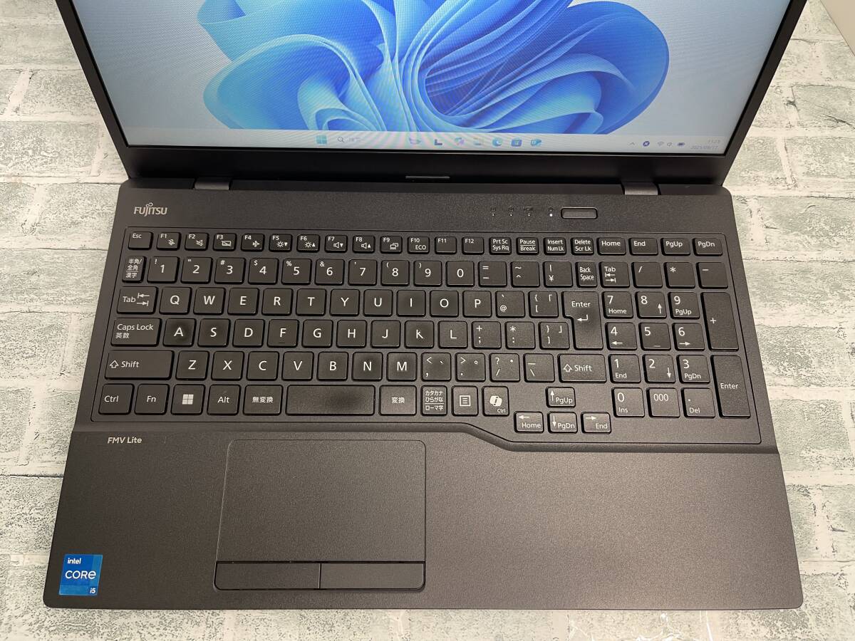 富士通 FMV Lite 3715/J 2024年10月発表モデル Intel Core i5-1235U メモリ8GB+SSD256GB 15.6型HD Win11 送料無料 N7J1136_画像3