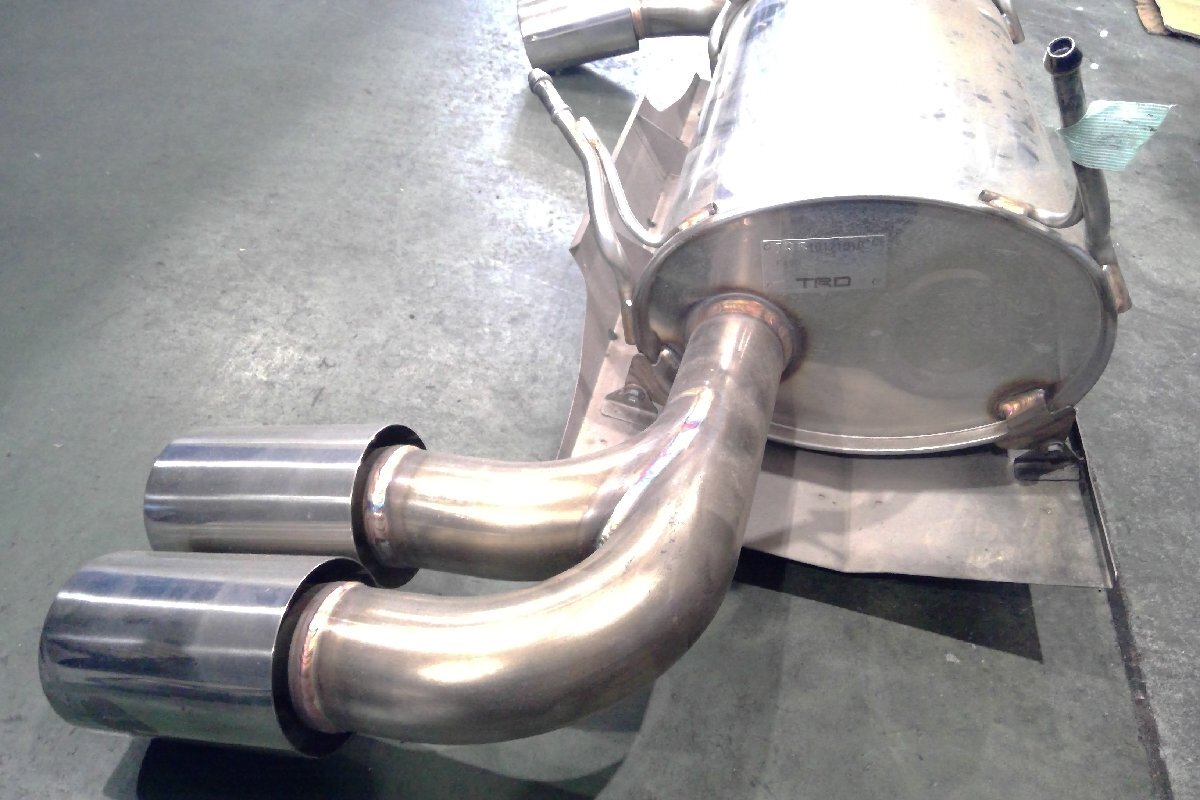 (H)トヨタ 86/ZN6/前期 TRD リアマフラー 遮熱版付 ジャンク 【個人様宅宛ては西濃支店止め】 [2502879]