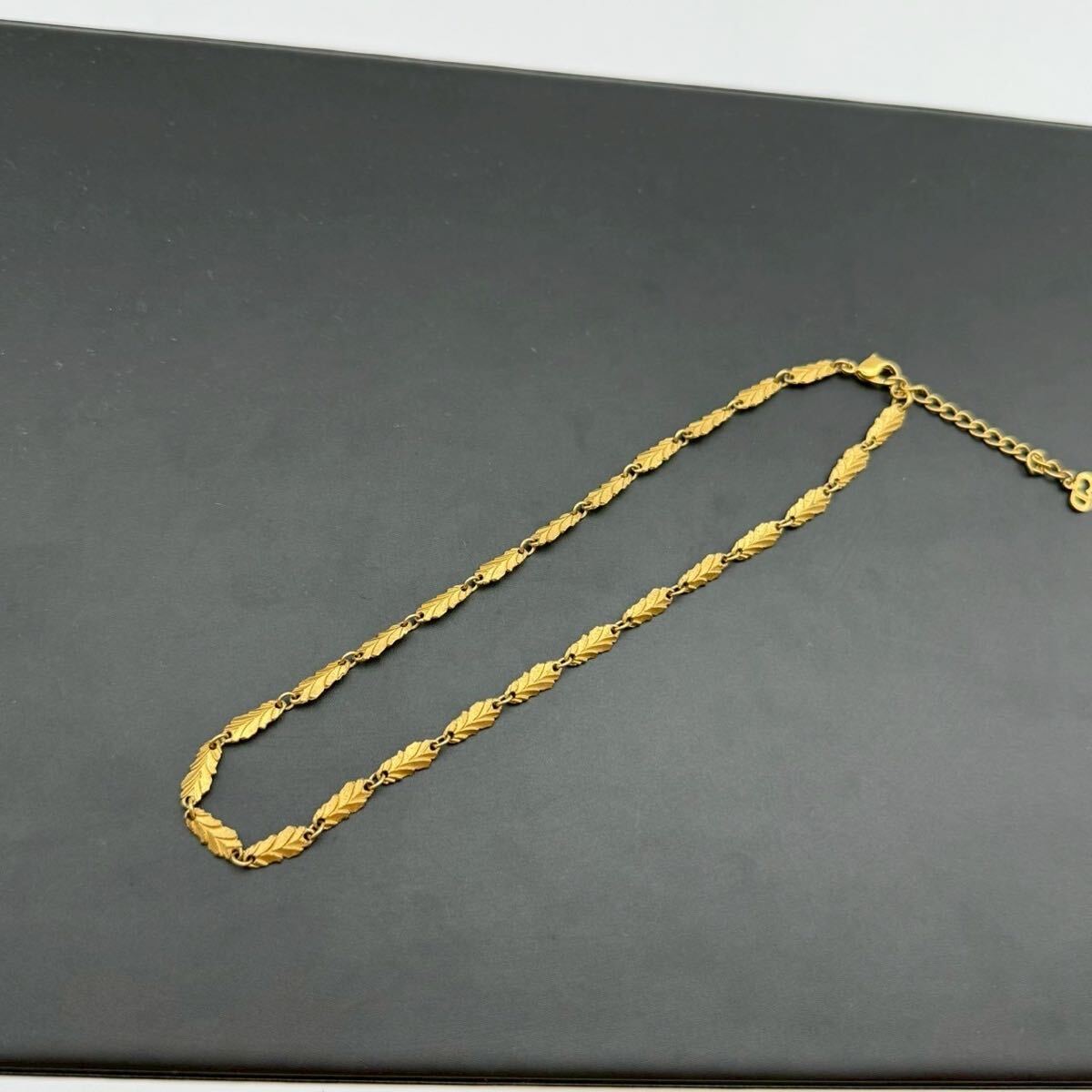 【希少?極美品】Christian Dior クリスチャンディオール ネックレス チョーカー ゴールド 葉っぱ リーフ モチーフ コスチュームジュエリー