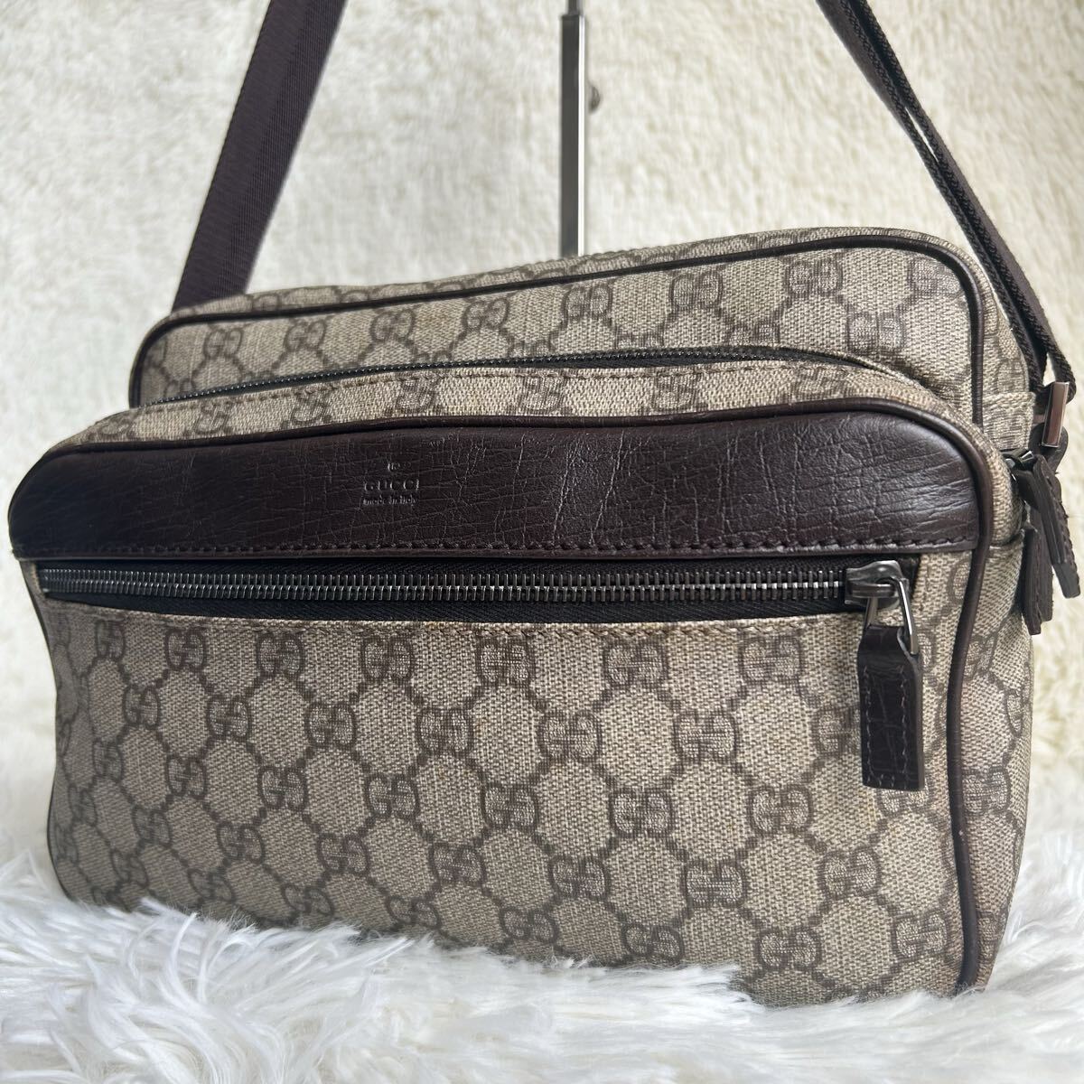良品 GUCCI グッチ ショルダーバッグ カメラバッグ 斜め掛け GGスプリーム クロスボディ ボディバッグ メンズ PVC レザー 本革 ブラウン_画像1