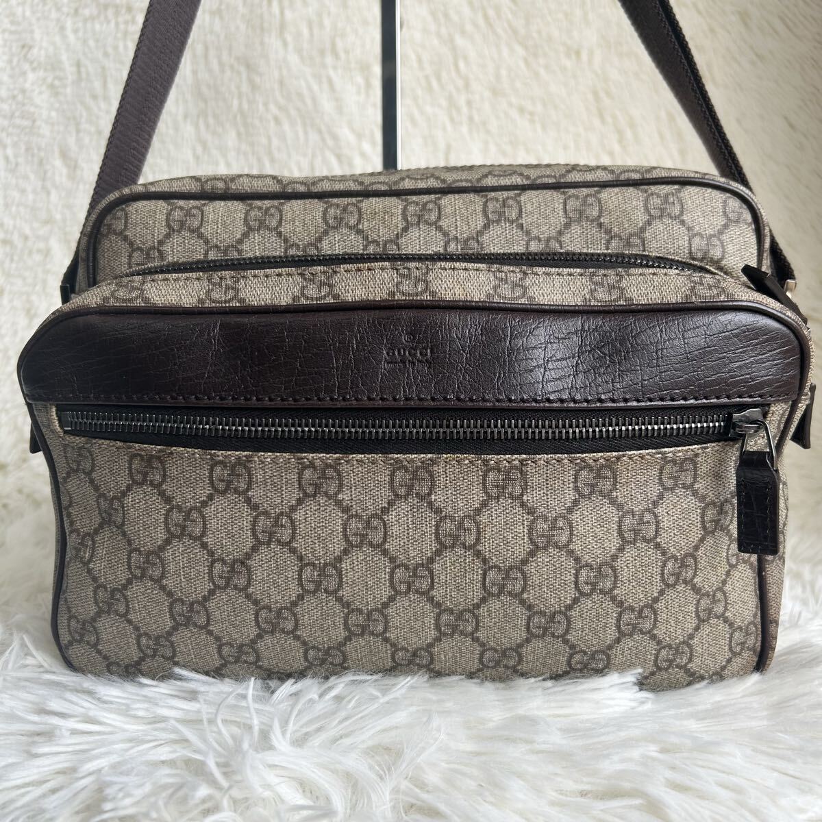 良品 GUCCI グッチ ショルダーバッグ カメラバッグ 斜め掛け GGスプリーム クロスボディ ボディバッグ メンズ PVC レザー 本革 ブラウン_画像2