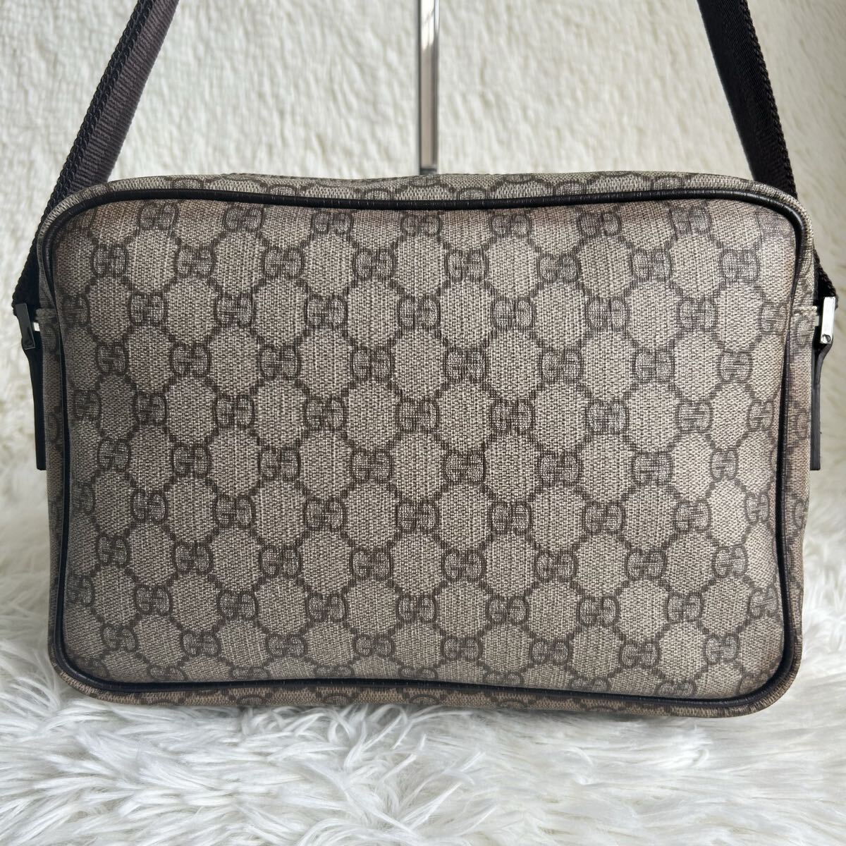 良品 GUCCI グッチ ショルダーバッグ カメラバッグ 斜め掛け GGスプリーム クロスボディ ボディバッグ メンズ PVC レザー 本革 ブラウン_画像3