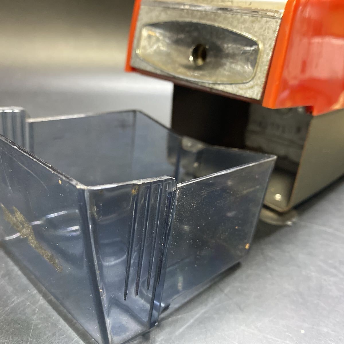 昭和レトロ 当時物 National ナショナル 電動鉛筆削り KP-25 レッド 動作確認済み 松下電器 電動シャープナー_画像9