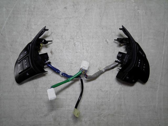 アテンザ LDA-GJ2FW ステアリングスイッチ 　純正品番GLF4-66-4M0 管理番号AC3613_画像1