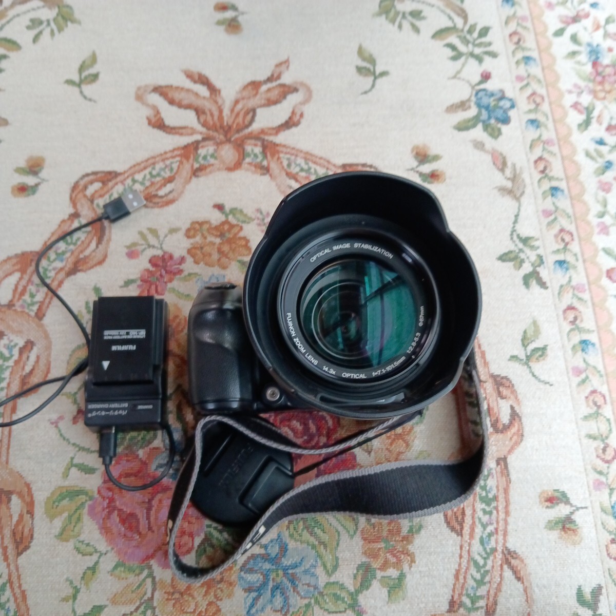 [ прекрасный товар ]FUJIFILM FINEPIX S100 FS*.. возможно * анимация возможно * авто фотосъемка OK* приложен * зарядное устройство ( внешний товар )* оригинальный капот * аккумулятор 1 шт * ремешок 