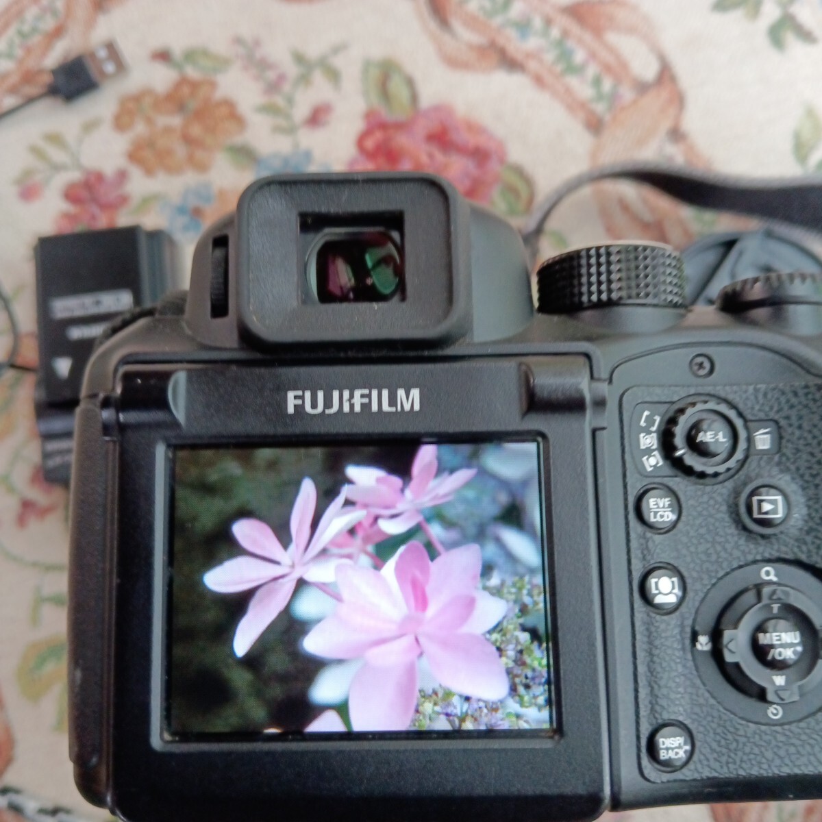 [ прекрасный товар ]FUJIFILM FINEPIX S100 FS*.. возможно * анимация возможно * авто фотосъемка OK* приложен * зарядное устройство ( внешний товар )* оригинальный капот * аккумулятор 1 шт * ремешок 