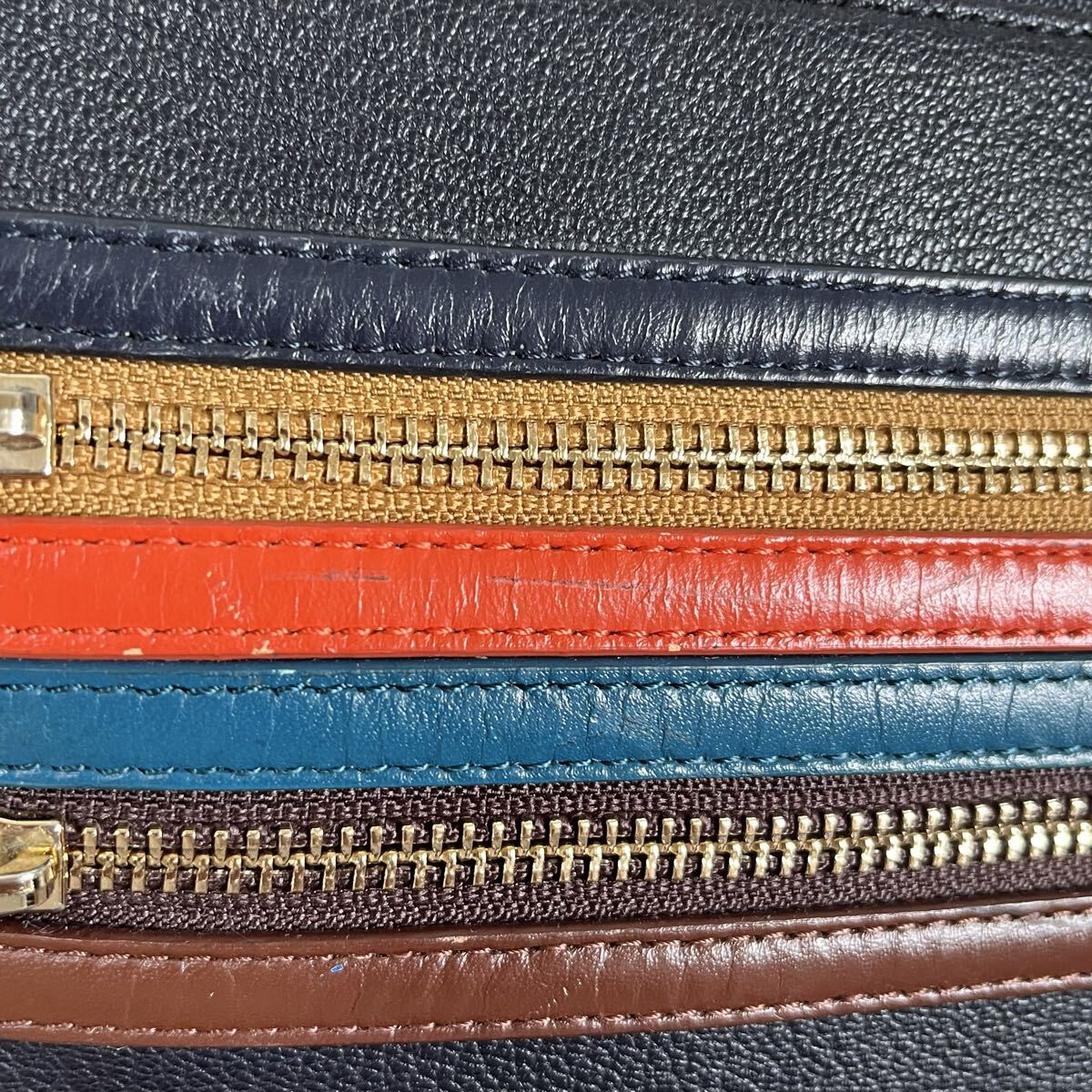 【美品】ポールスミス PaulSmith ショルダーバッグ サコッシュ 斜めがけ マルチストライプ レザー ネイビー紺 ロゴ メンズ クロスボディ