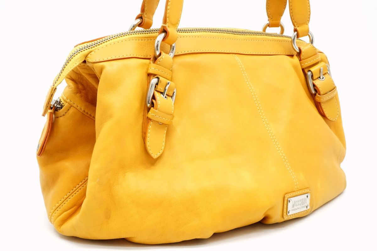 モスキーノ ショルダーバッグ トート 収納力 ロゴプレート ポーチ付き 外側ポケット レザー 黄 イエロー MOSCHINO CHEAP AND CHIC 3730h_画像3