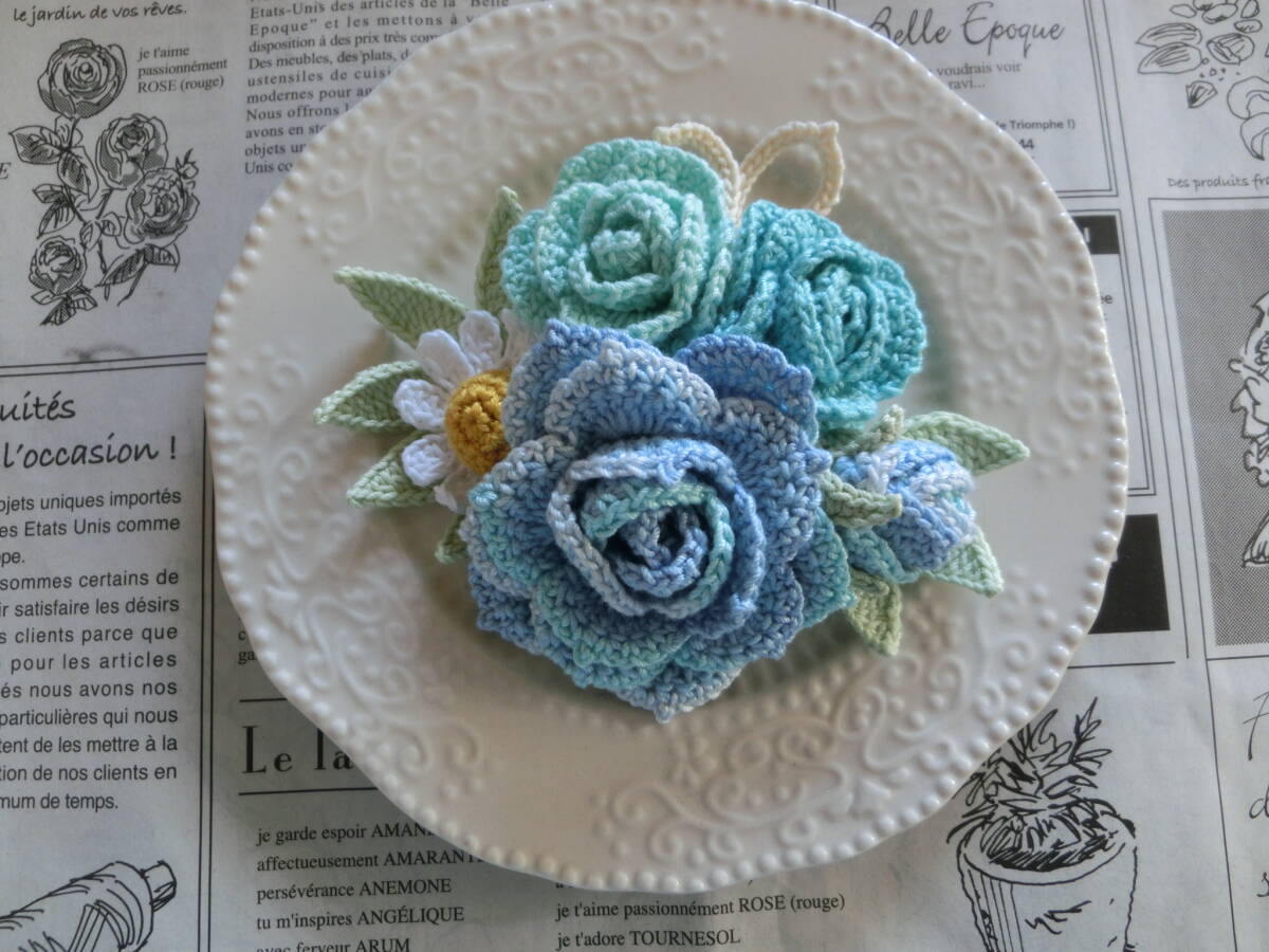 ☆　2467　　薔薇と小花のブーケ　　水色/ペパーミント系薔薇　　クロシェレース　　コサージュ　 ハンドメイド　