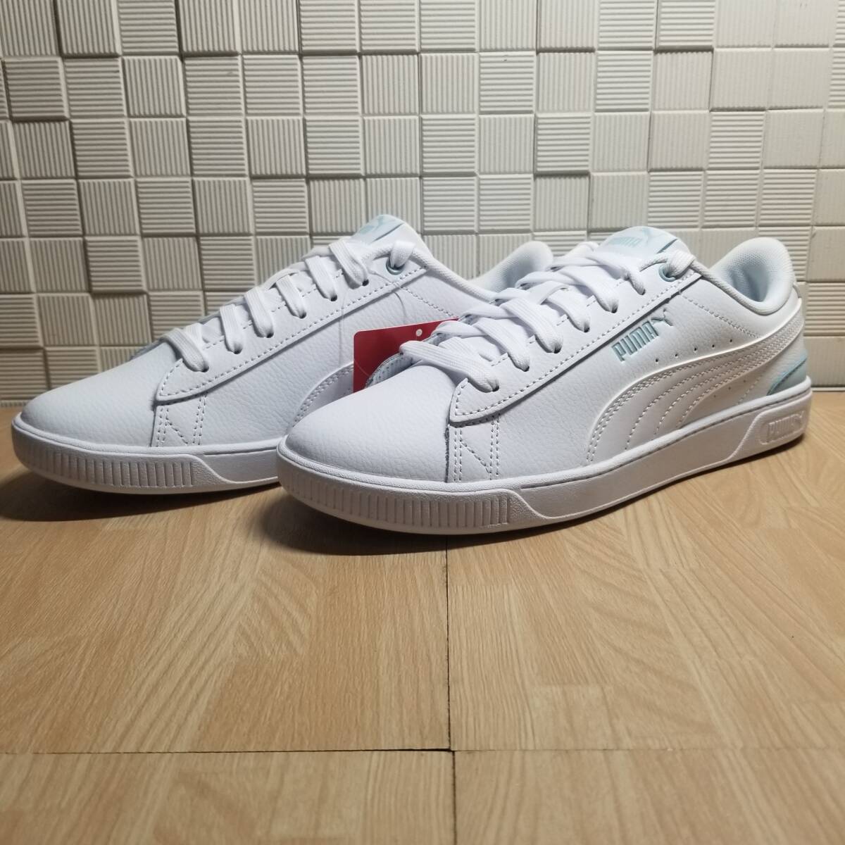 送料無料・新品未使用!!プーマ PUMA カジュアルシューズ スニーカー / ビッキー V3 レザー / 白 ホワイト 24.5cm
