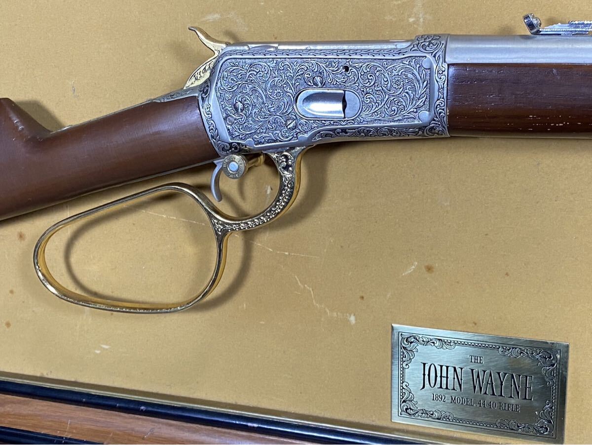 ♪♪フランクリンミント ジョン・ウェインモデル ウィンチェスター 1892 M44 40 モデルガン 飾り台付き♪♪_画像2