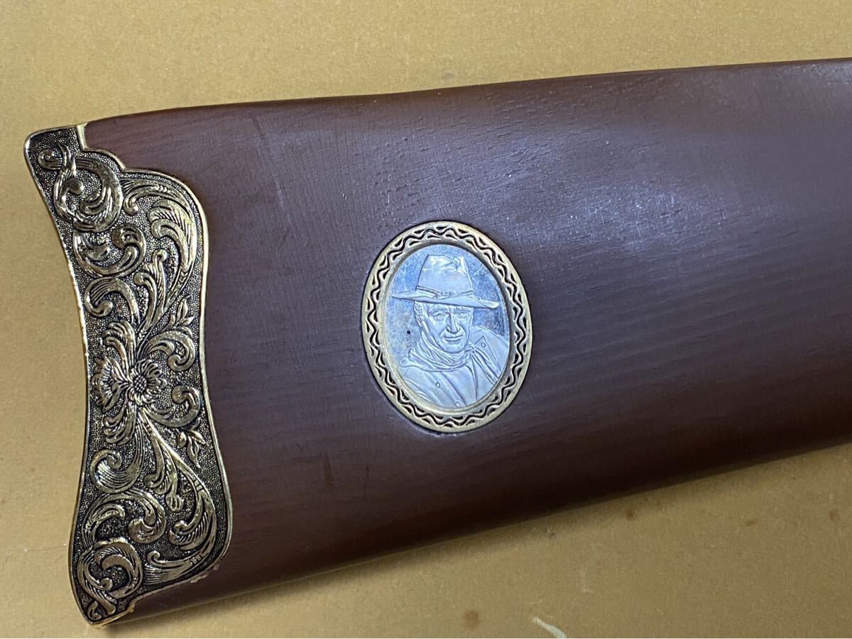 ♪♪フランクリンミント ジョン・ウェインモデル ウィンチェスター 1892 M44 40 モデルガン 飾り台付き♪♪_画像3