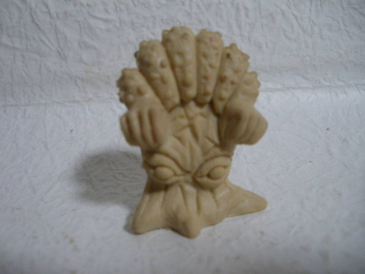 ポピー グリーンモンス ベージュ ミドル 怪獣消しゴム HG 正規品 後期生産 ヴィンテージ 名鑑 ウルトラマン 同梱、郵送も可_画像1