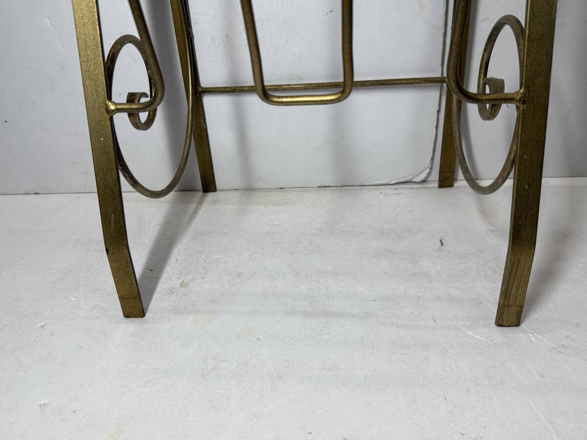 * collector стоит посмотреть железный оборудование орнамент имеется подставка для тапочек 5 уровень высота примерно 87. золотой цвет металлический тапочки место хранения интерьер вход украшение текущее состояние товар GT176