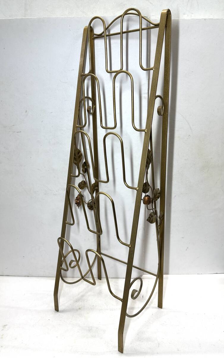 * collector стоит посмотреть железный оборудование орнамент имеется подставка для тапочек 5 уровень высота примерно 87. золотой цвет металлический тапочки место хранения интерьер вход украшение текущее состояние товар GT176