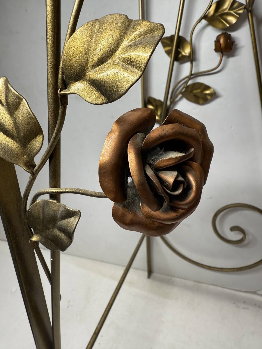 * collector стоит посмотреть железный оборудование орнамент имеется подставка для тапочек 5 уровень высота примерно 87. золотой цвет металлический тапочки место хранения интерьер вход украшение текущее состояние товар GT176