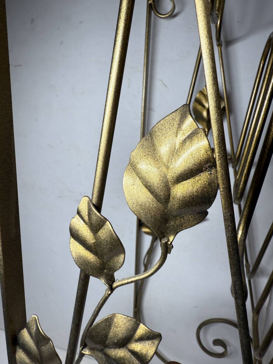 * collector стоит посмотреть железный оборудование орнамент имеется подставка для тапочек 5 уровень высота примерно 87. золотой цвет металлический тапочки место хранения интерьер вход украшение текущее состояние товар GT176