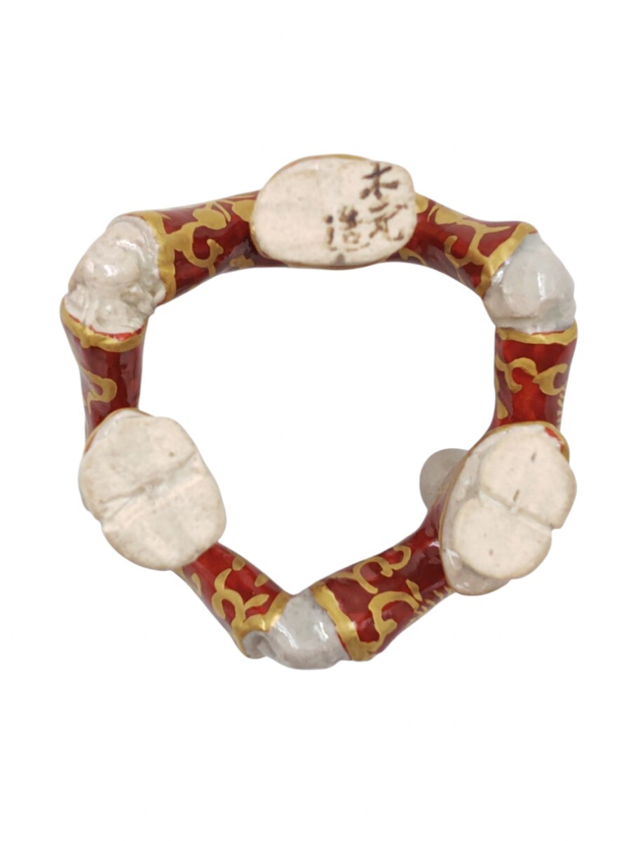 ＜茶道具＞ 藪內(nèi)流 十三代 【青々斎(竹仲紹智)箱書】【豊田木元 作】『赤絵 金襕手 三人形 蓋置』 桐共箱 真作保証