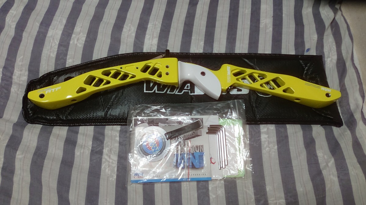 アーチェリー 美品 ウィン&ウィン製WIAWIS ATFリカーブハンドル(右用、H25、ネオンイエロー)
